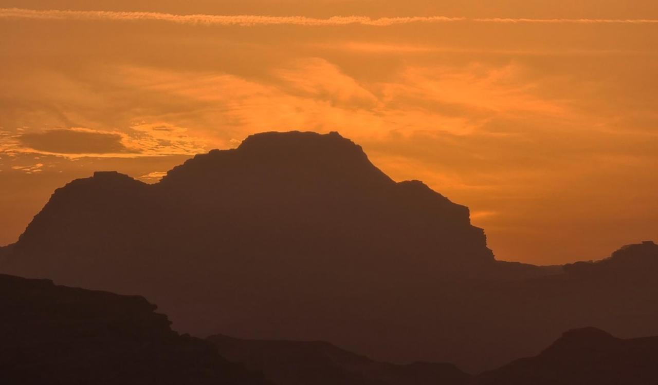 Wadi Rum Hugo Camp Екстер'єр фото