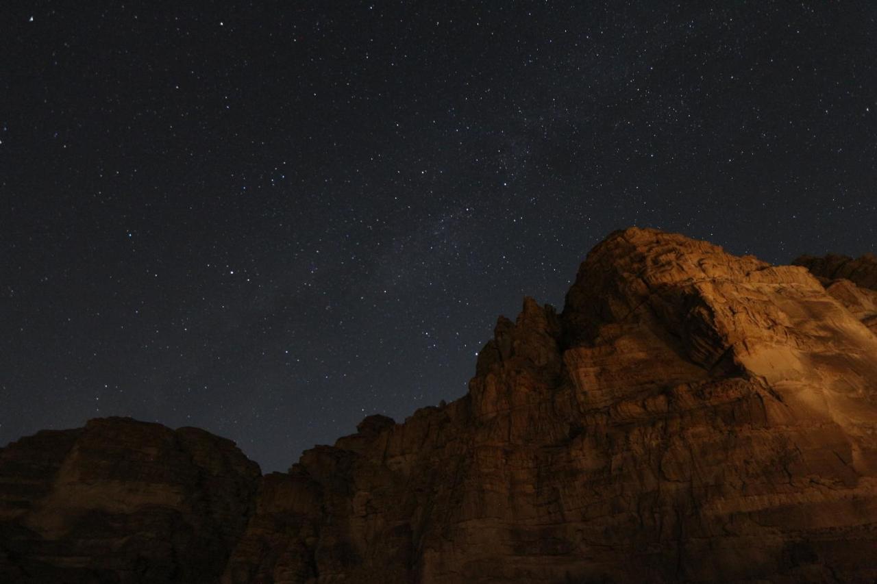 Wadi Rum Hugo Camp Екстер'єр фото