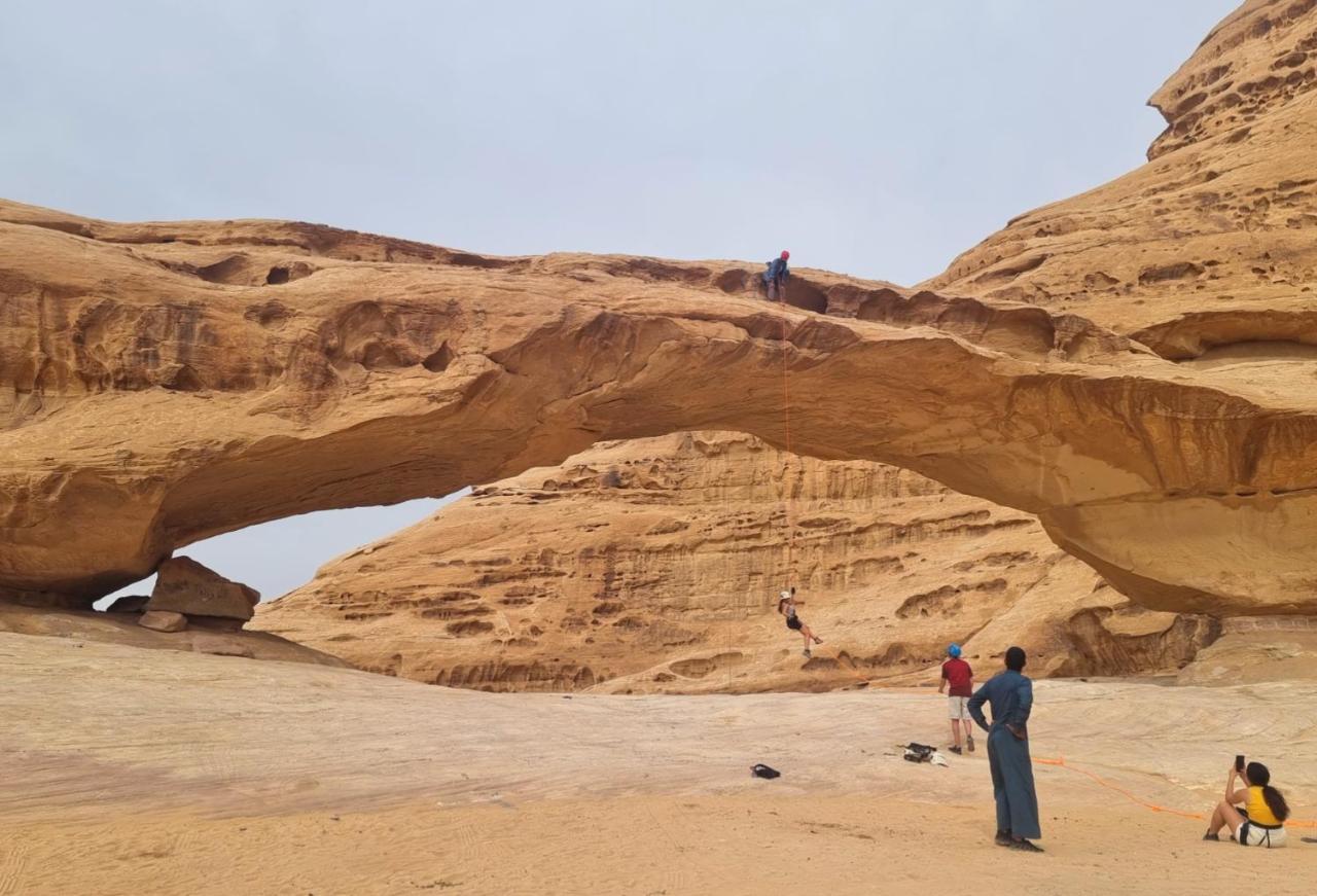 Wadi Rum Hugo Camp Екстер'єр фото