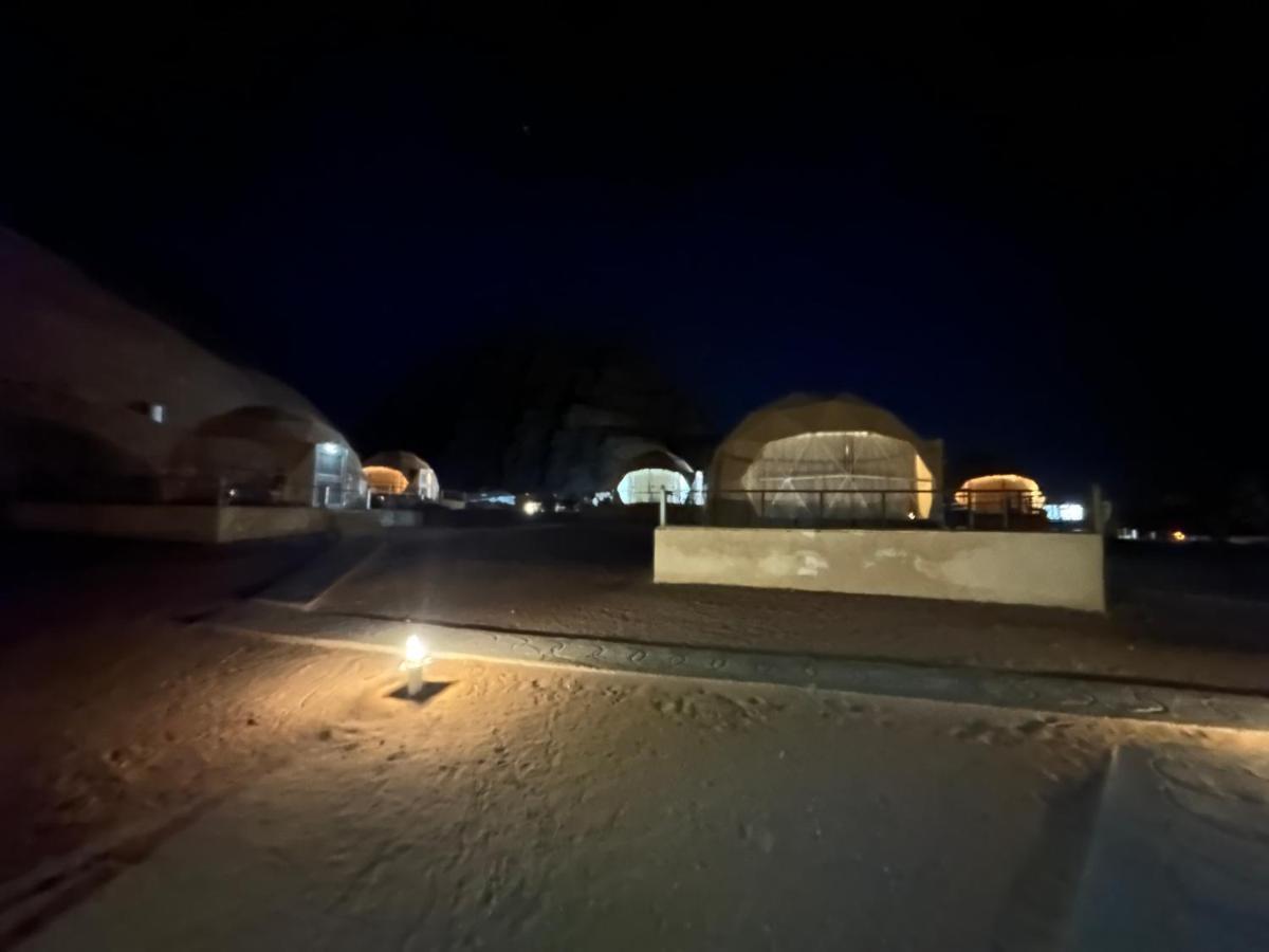 Wadi Rum Hugo Camp Екстер'єр фото